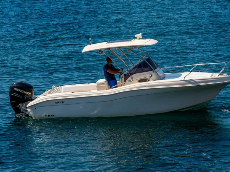 Location Bateau à moteur Ranieri avec permis