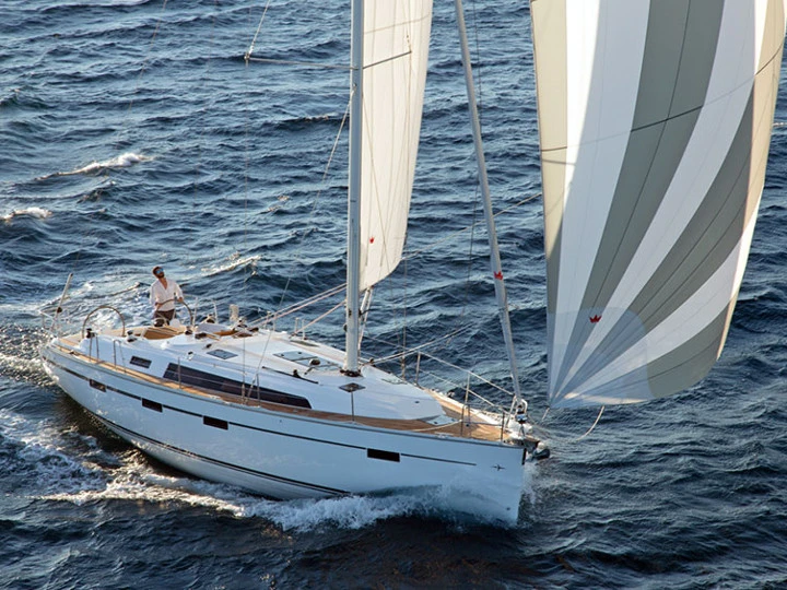 Bavaria Cruiser 41 a louer à Álimos