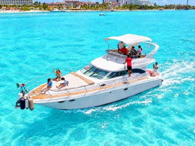 Motorboat hire in Cancún - Custom Made custom