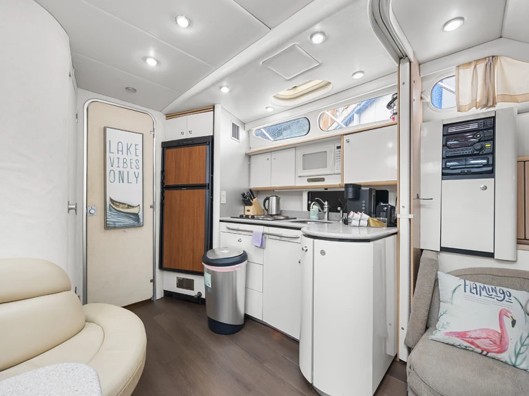Bateau à moteur à louer à Metro Vancouver Regional District au meilleur prix