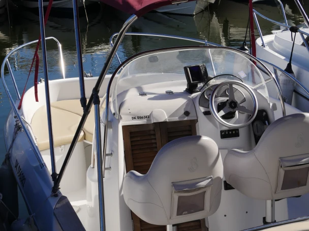 Louer Bateau à moteur avec ou sans skipper Bénéteau à Mandelieu-la-Napoule