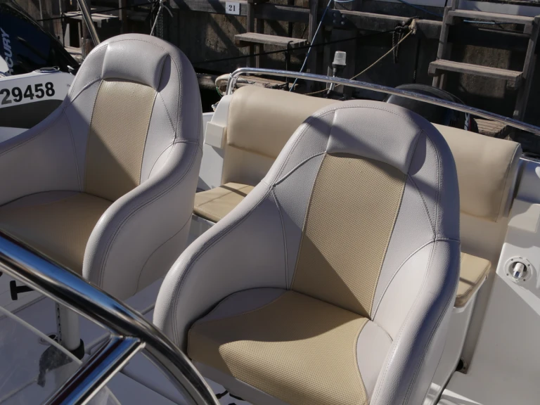 Location Bateau à moteur Bénéteau avec permis