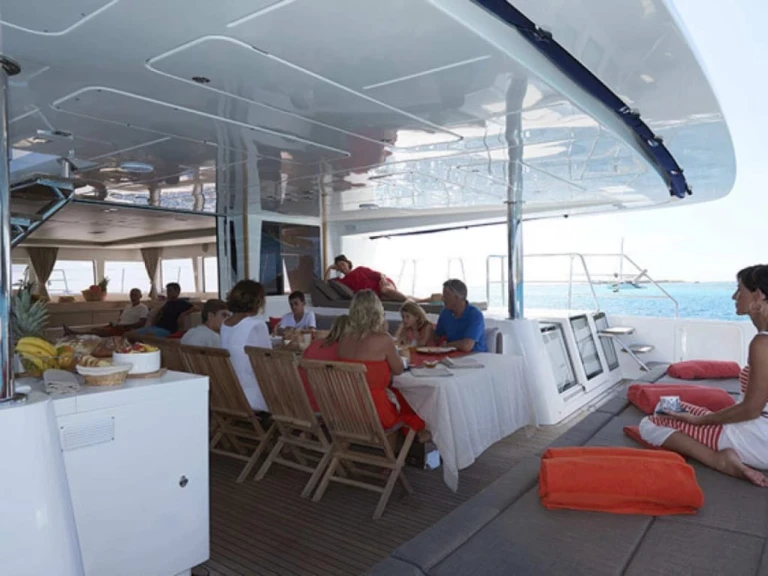 Location bateau Port de Hyères (St Pierre) pas cher Lagoon 620