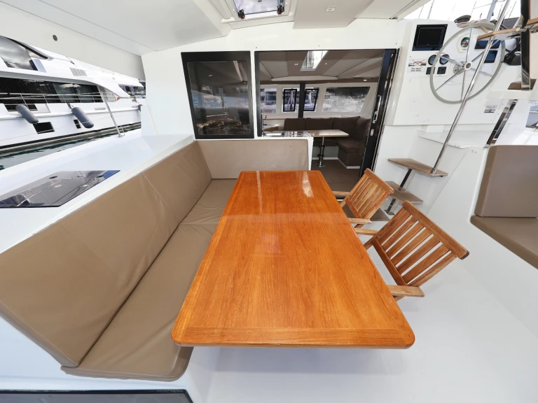 Fountaine Pajot Lucia 40 a louer à Trogir