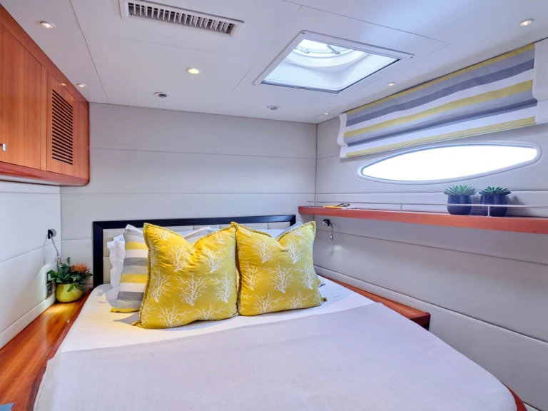 Location bateau Eden Island pas cher Fountaine Pajot Galathea 65