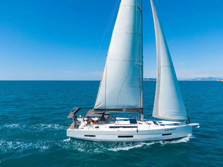 Location bateau Dufour Dufour 530 à Olbia sur Samboat