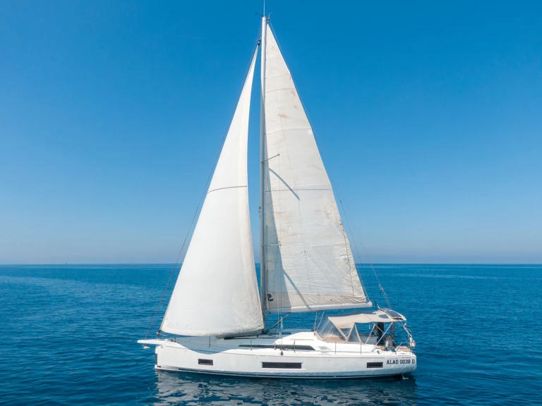 Location bateau Olbia pas cher Oceanis 46.1