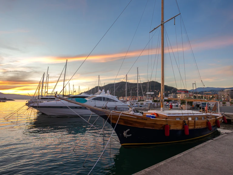 Louez un SIMEONI GOLETTA 15 MT à Portofino Vetta