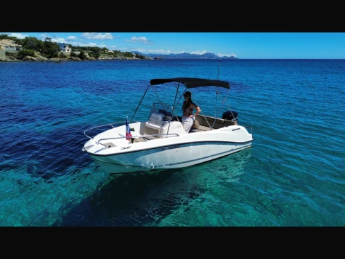 Louer Bateau à moteur avec ou sans skipper Quicksilver à Saint-Aygulf