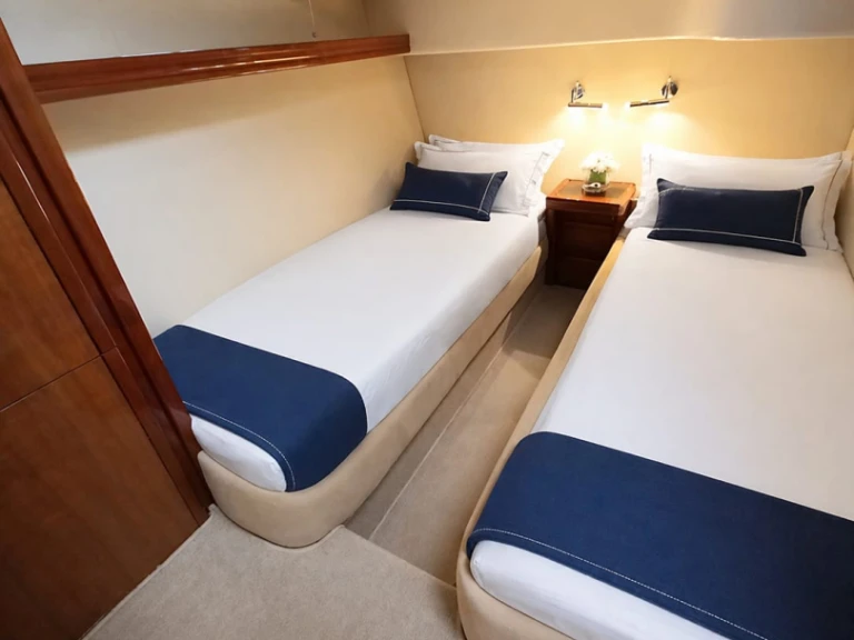 Location bateau Castellammare di Stabia pas cher Rodman 38 Fly