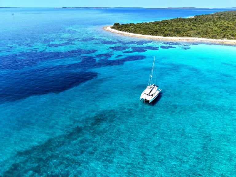 Location Catamaran Leopard Catamarans / Robertson & Caine avec permis