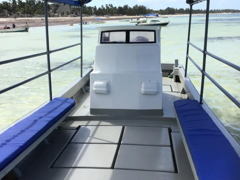 Location bateau Pwani Mchangani pas cher Chris Craft Calypso 26