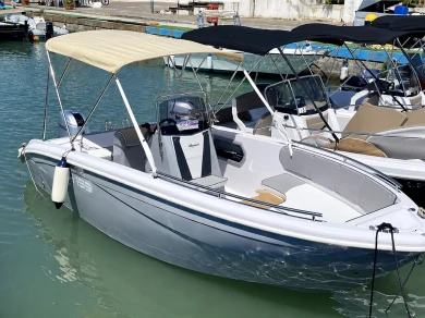 Charter a Next Next in Salerne on Samboat