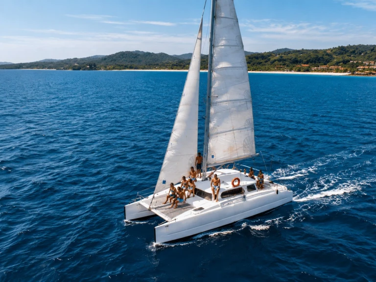 Location Catamaran Custom Made avec permis