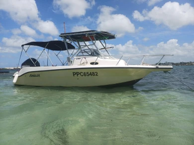 Motorboat rental with or without captain Angler Le Gosier