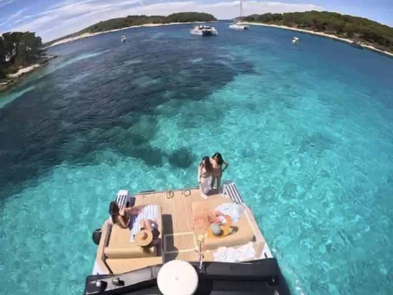 Location bateau Sea Ray Sea Ray 390 à Hvar sur Samboat