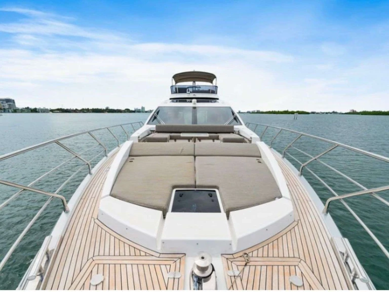 Location Yacht Azimut avec permis
