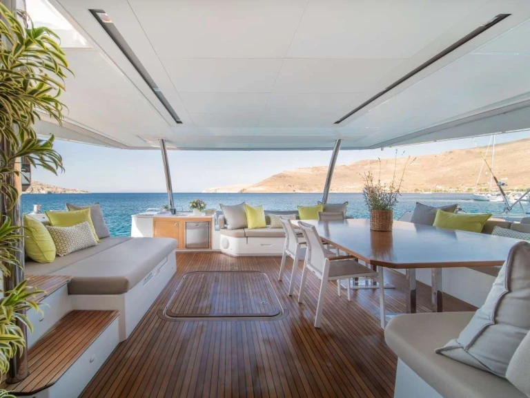 Fountaine Pajot AETHER a louer à Athènes