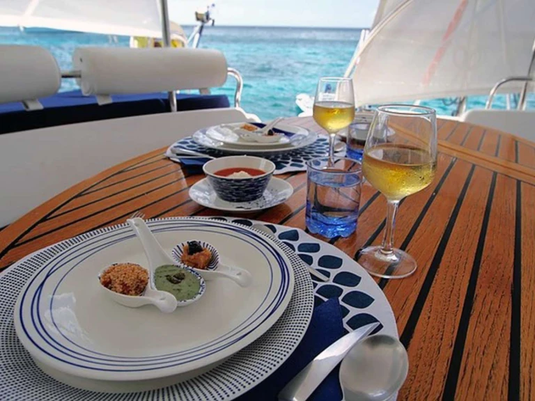 Louez un PRIVILEGE ALLIAURA MARINE GROUP ISOLABLUE à Caraïbes