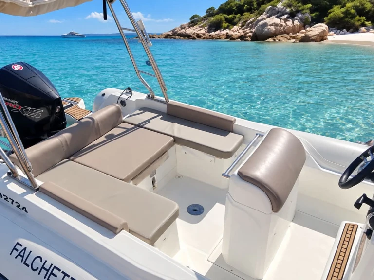 Location Semi-rigide à Gapeau - Grand Boats Golden Line G650LF