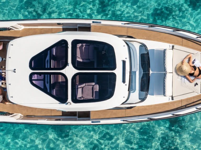 Bateau à moteur à louer à Saint-Laurent-du-Var au meilleur prix