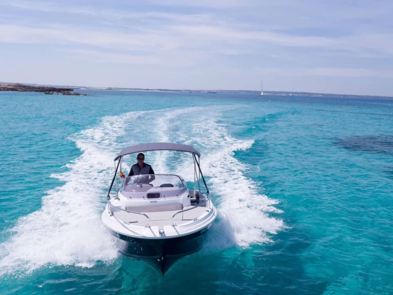 Bateau à moteur à louer à Nice au meilleur prix