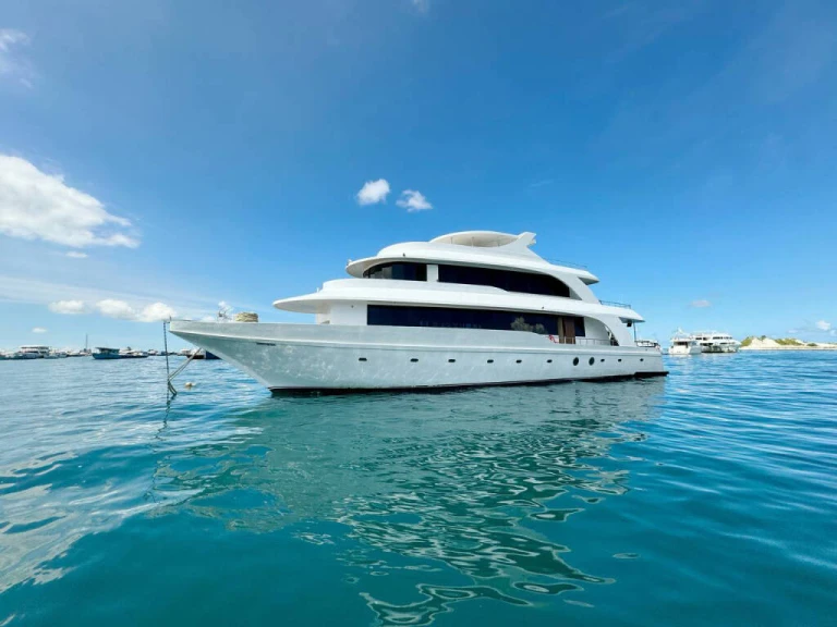 Location bateau Malé pas cher custom