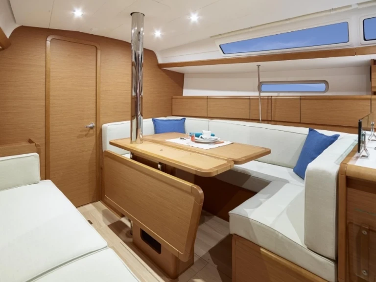 Louez un Jeanneau Sun Odyssey 389 (2019)  Jeanneau Sun Odyssey 389 (2019)  à Marseille