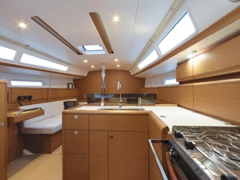 Location bateau Marseille pas cher Jeanneau Sun Odyssey 389 (2019) 