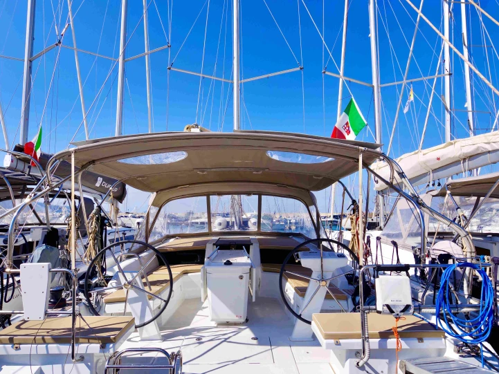 Bénéteau Oceanis 46.1 a louer à Olbia