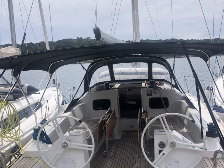Louez un Elan Impression 45.1 à Punat