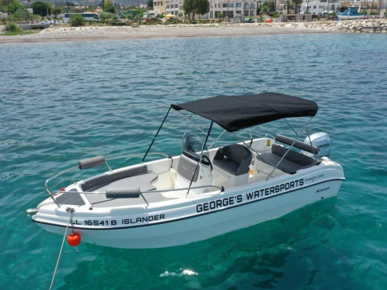 Bateau à moteur à louer à Latchi au meilleur prix