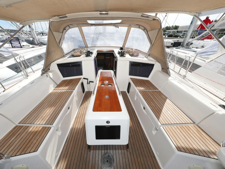 Louez un Dufour Dufour 430 Grand Large à Trogir