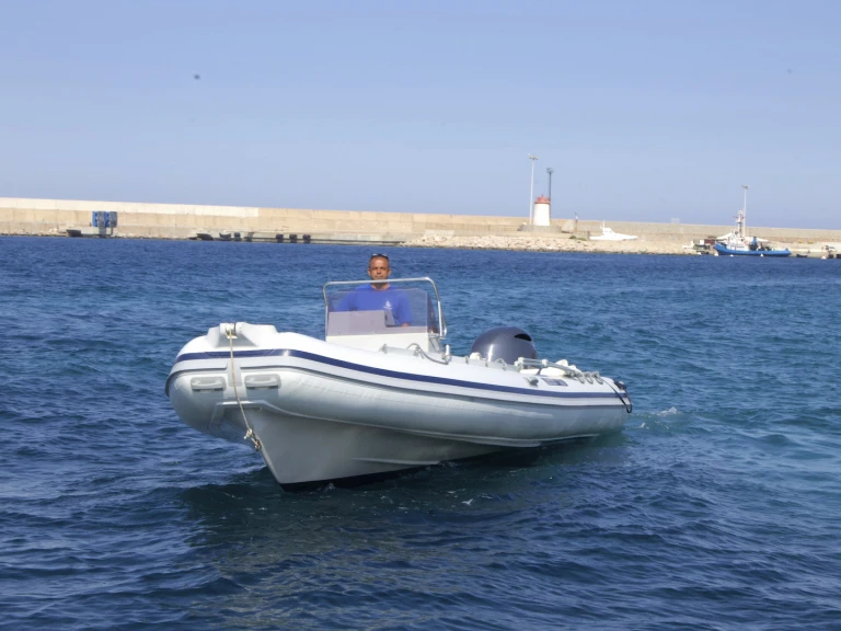 Location Semi-rigide Joker Boat avec permis