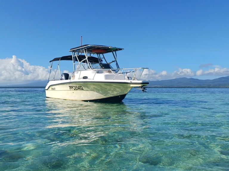 Bateau à moteur à louer à Le Gosier au meilleur prix