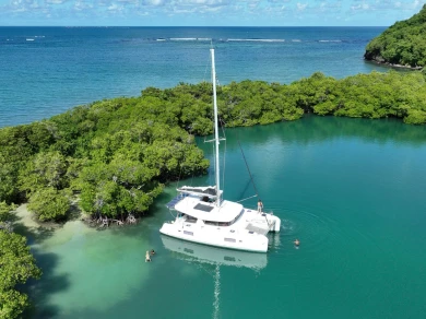 Verhuur Catamaran Lagoon met vaarbewijs