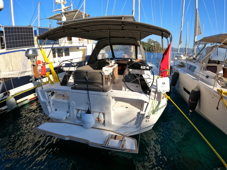 Location bateau Adaköy pas cher Dufour 37