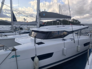 Pronájem Katamarán Fountaine Pajot s licencí