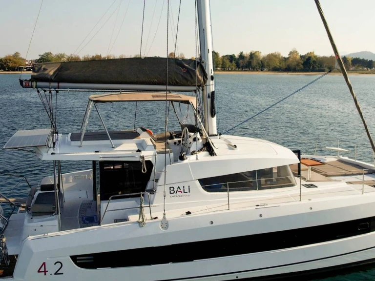 Catamaran à louer à Plataniás au meilleur prix