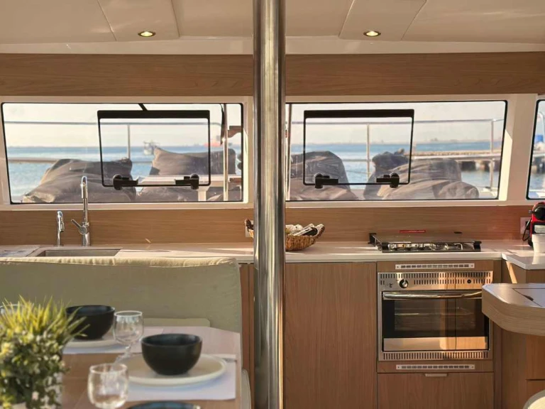 Catamaran à louer à Plataniás au meilleur prix