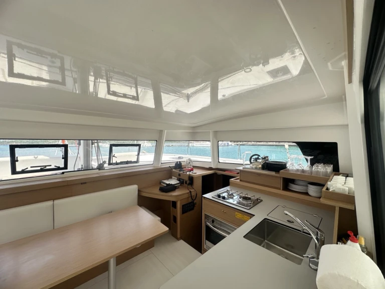 Location bateau Bormes-les-Mimosas pas cher Excess 11 (6 cab.)