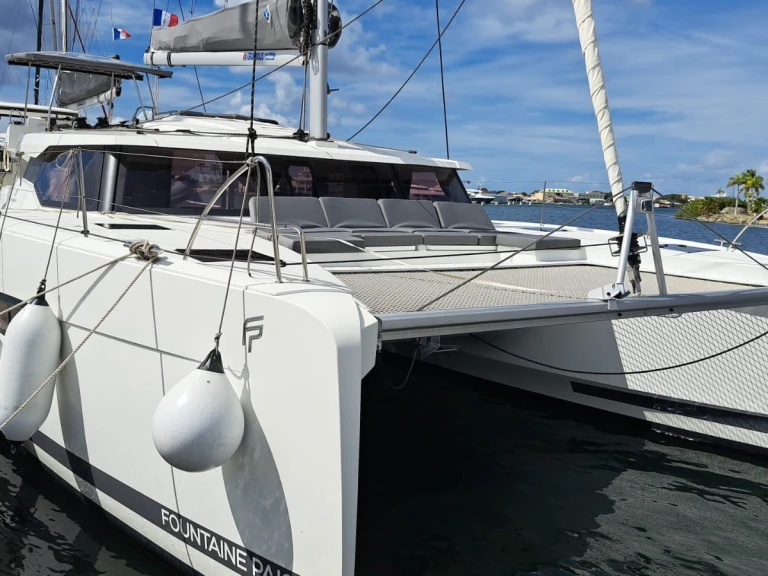 Fountaine Pajot Astréa 42 (6 cab.) a louer à Bormes-les-Mimosas
