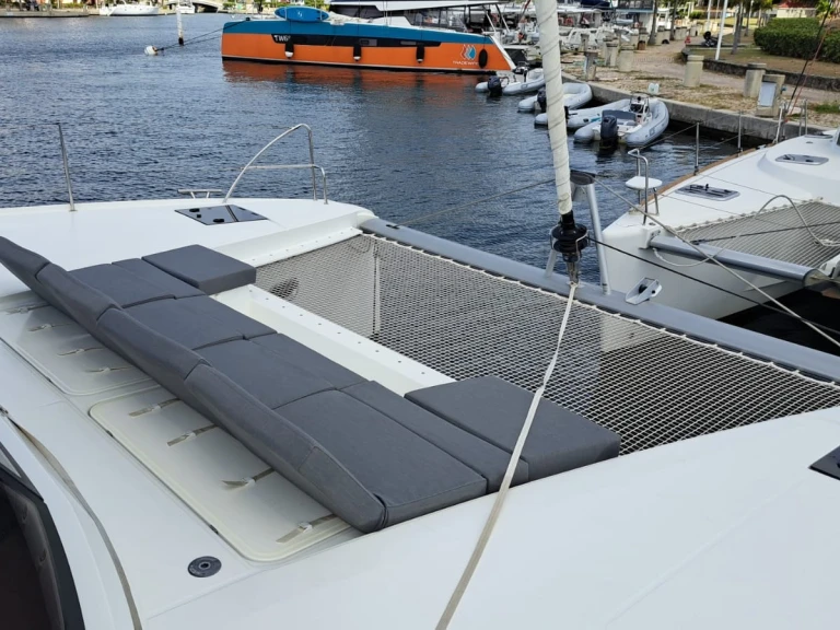 Louez un Fountaine Pajot Astréa 42 (6 cab.) à Bormes-les-Mimosas