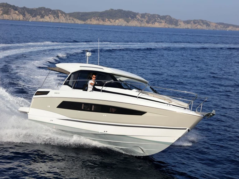 Louer Bateau à moteur avec ou sans skipper Jeanneau à Barth