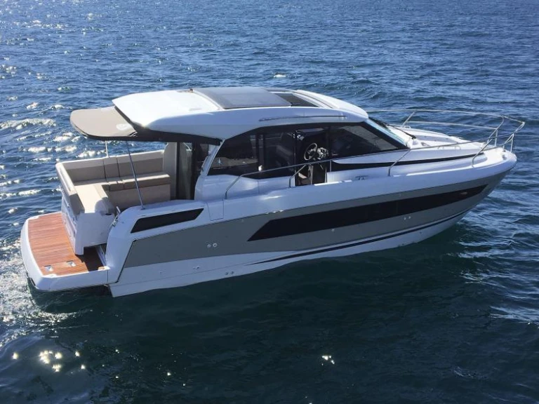 Location Bateau à moteur Jeanneau avec permis