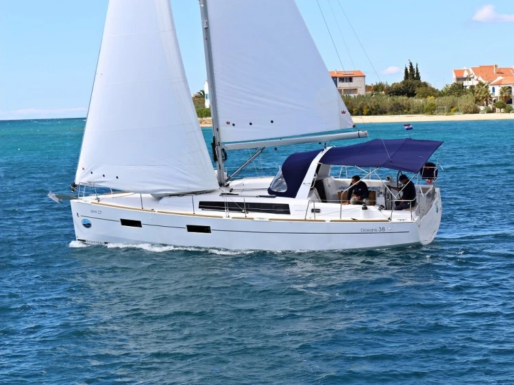 Bénéteau Oceanis 38.1 a louer à Flensburg