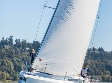 Charter a Jeanneau Sun Odyssey 440 in Palma de Majorque on Samboat
