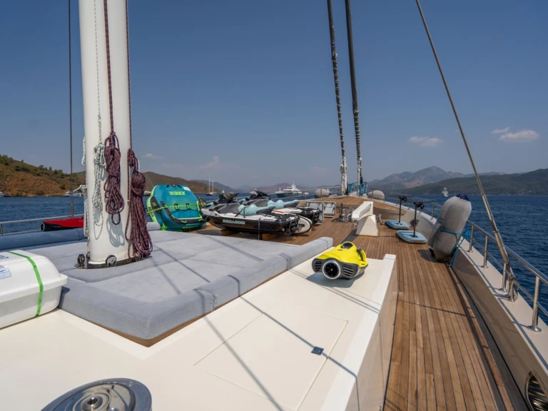 Location Yacht Custom avec permis