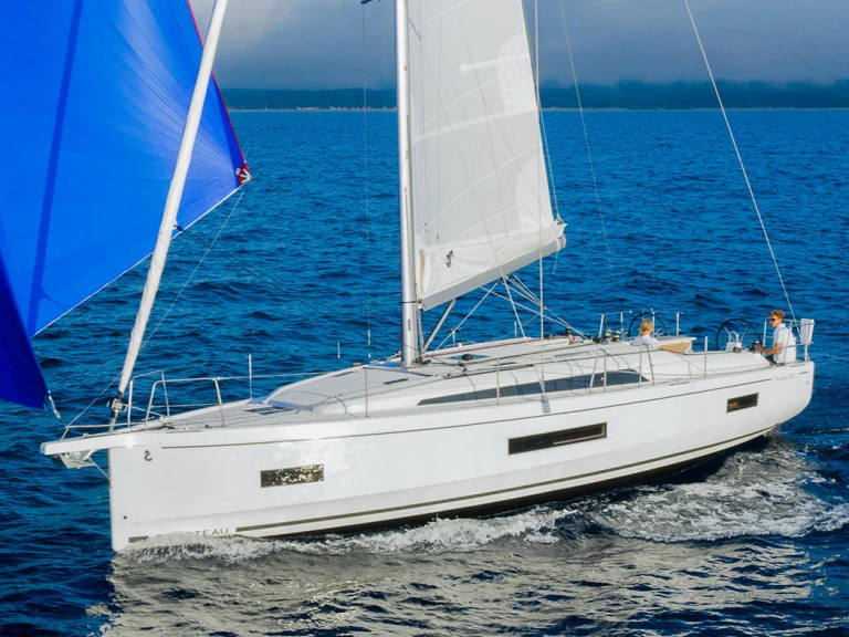 Louez un Bénéteau Oceanis 40.1 à Néa Péramos