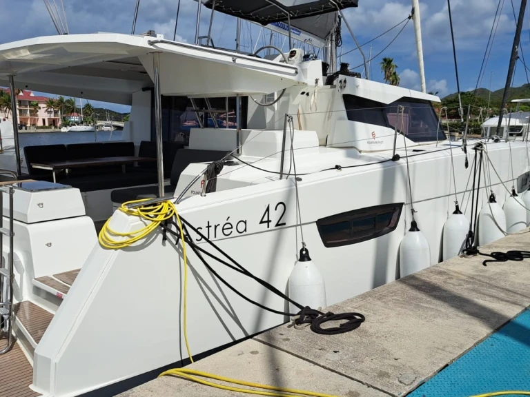 Location bateau Bormes-les-Mimosas pas cher Astréa 42 (6 cab.)